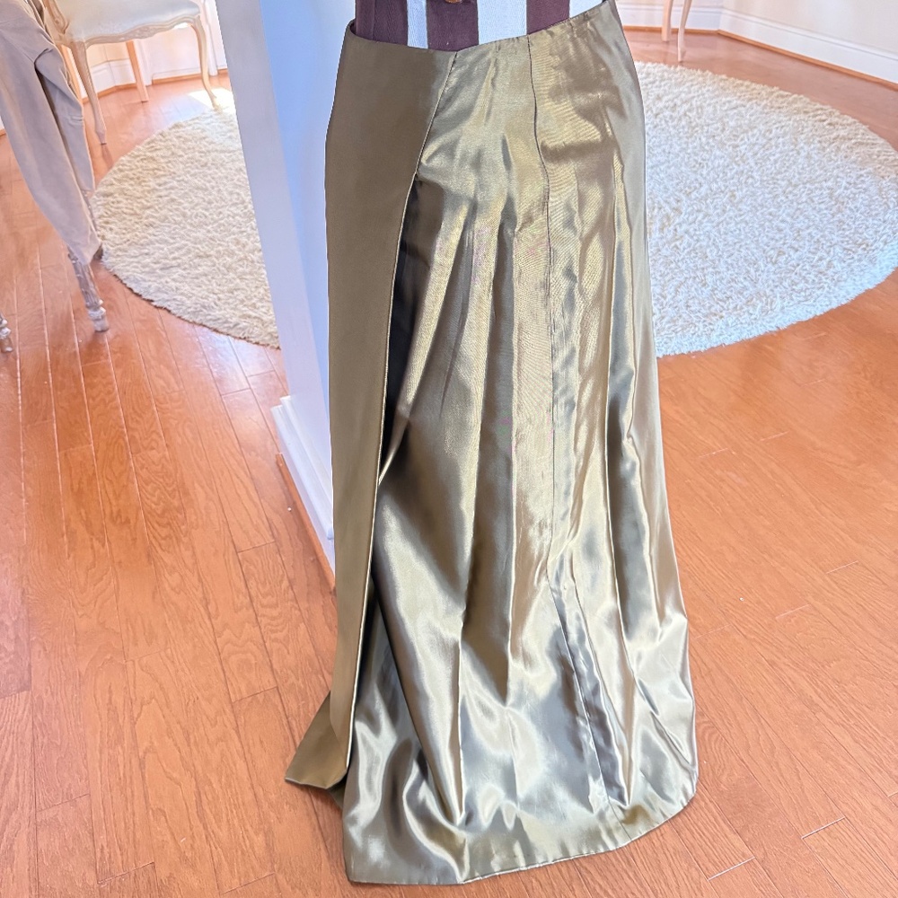 NWT Carmen Marc Valvo Moss (Metallic Bronze) A Line Lined Zip Maxi Skirt Size 2